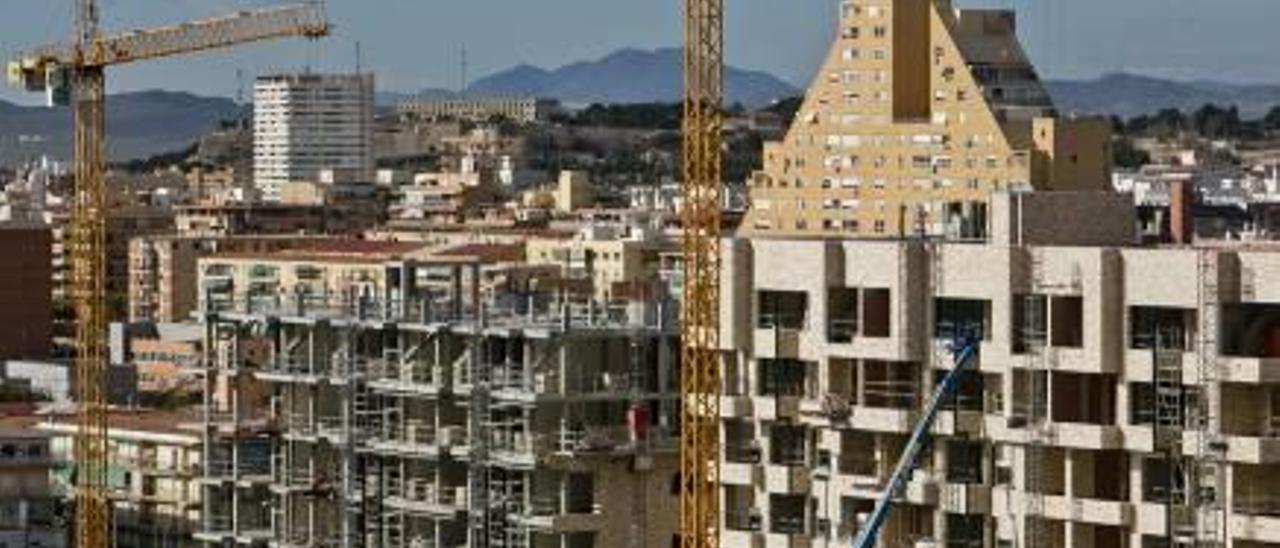 Construcción de una nueva promoción de viviendas en La Goteta, en Alicante.