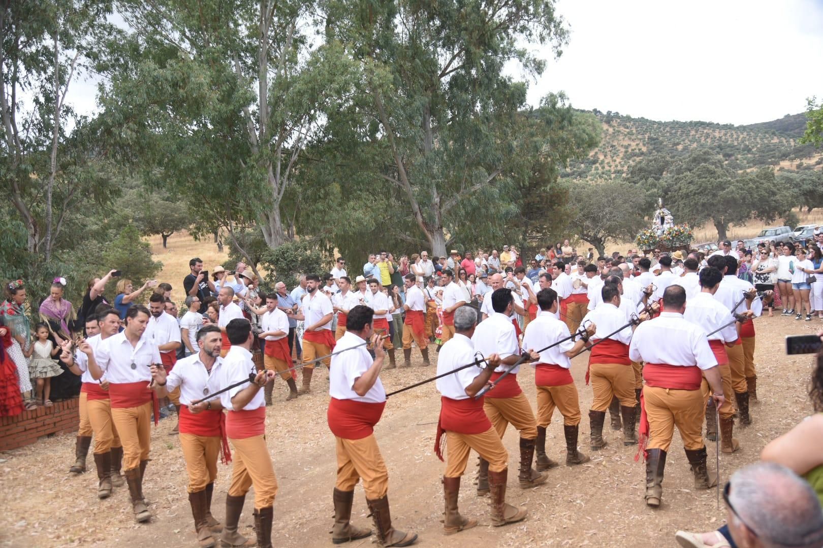 Obejo celebra su tradicional Danza de las Espadas en honor de San Benito