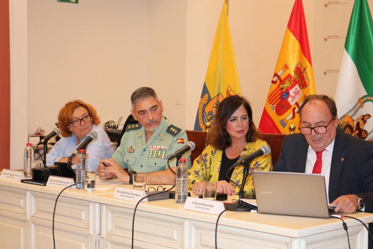 Manuel Muñoz Rojo y Elisa Manzano Fuentes fueron los encargados de realizar las dos conferencias sobre el 181º aniversario de la Guardia Civil en Palma del Río.