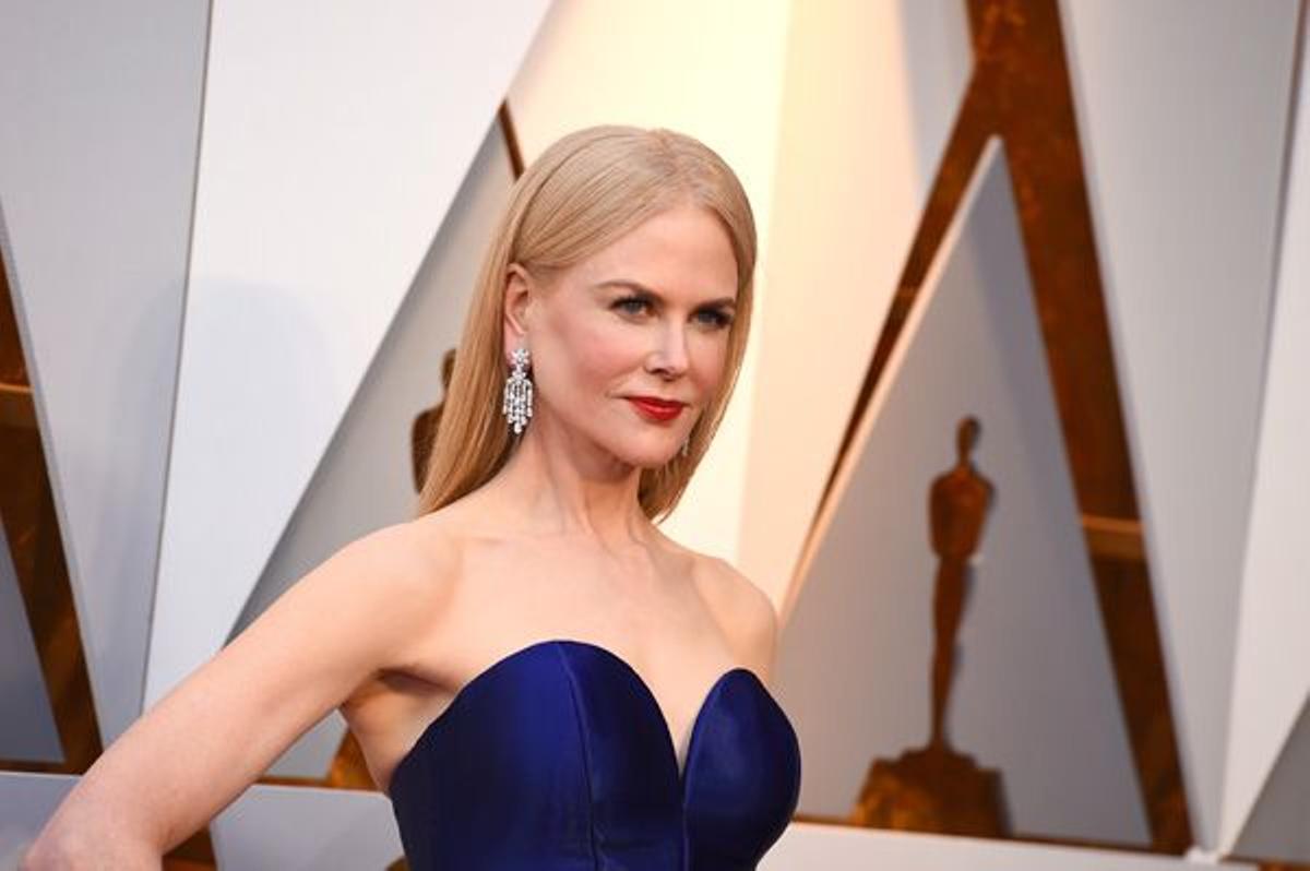 Detalle del escote y los pendientes de Nicole Kidman en los Premios Oscar 2018