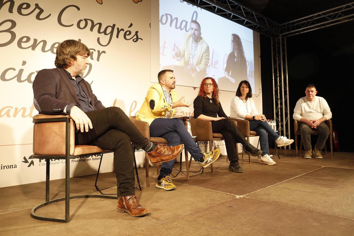 Les imatges de la taula rodona sobre el suïcidi en el primer congrés de benestar emocional de Girona Les imatges de la taula rodona sobre el suïcidi en el primer congrés de benestar emocional de Girona
