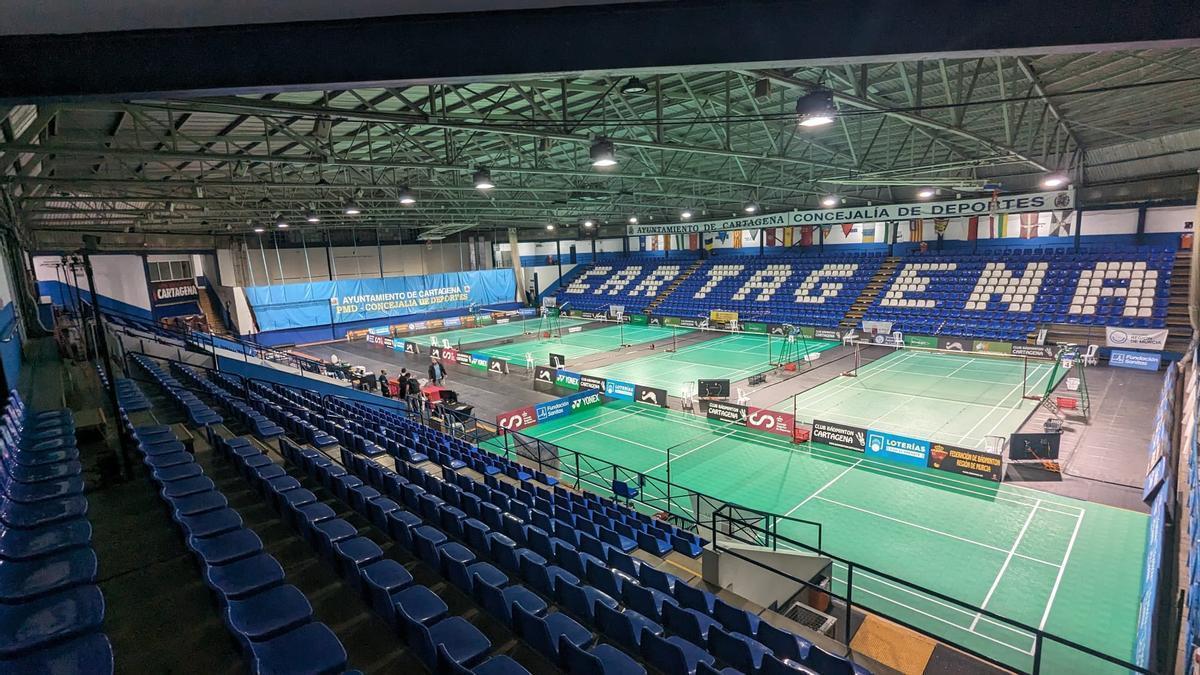 Pabellón Municipal Wssell de Gimbarda de Cartagena en un campeonato de bádminton