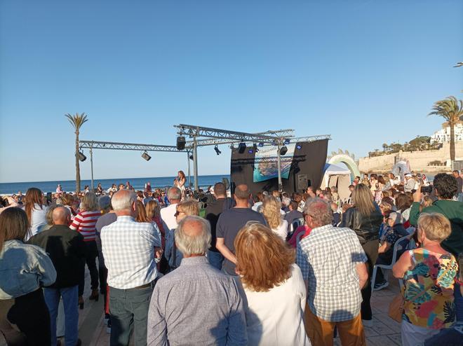 Así ha sido el desfile de moda celebrado en Peñíscola a favor del comercio local
