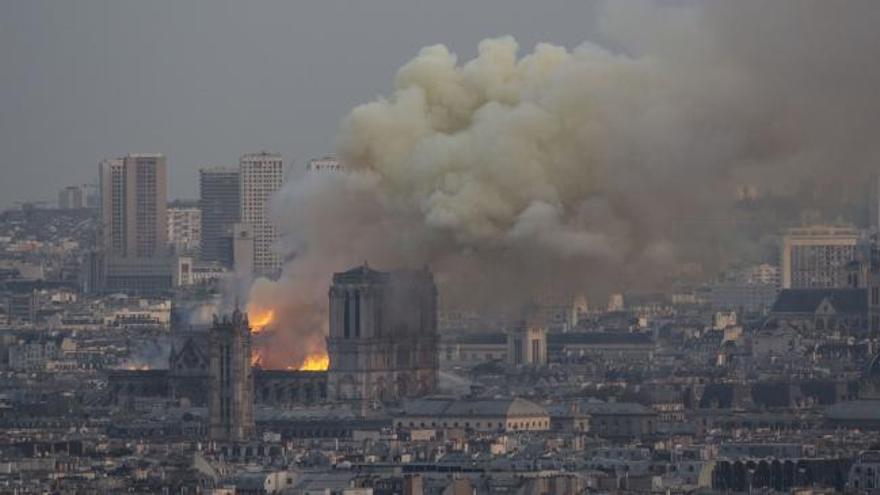 El mundo, conmocionado por el desastre en la catedral de Notre Dame