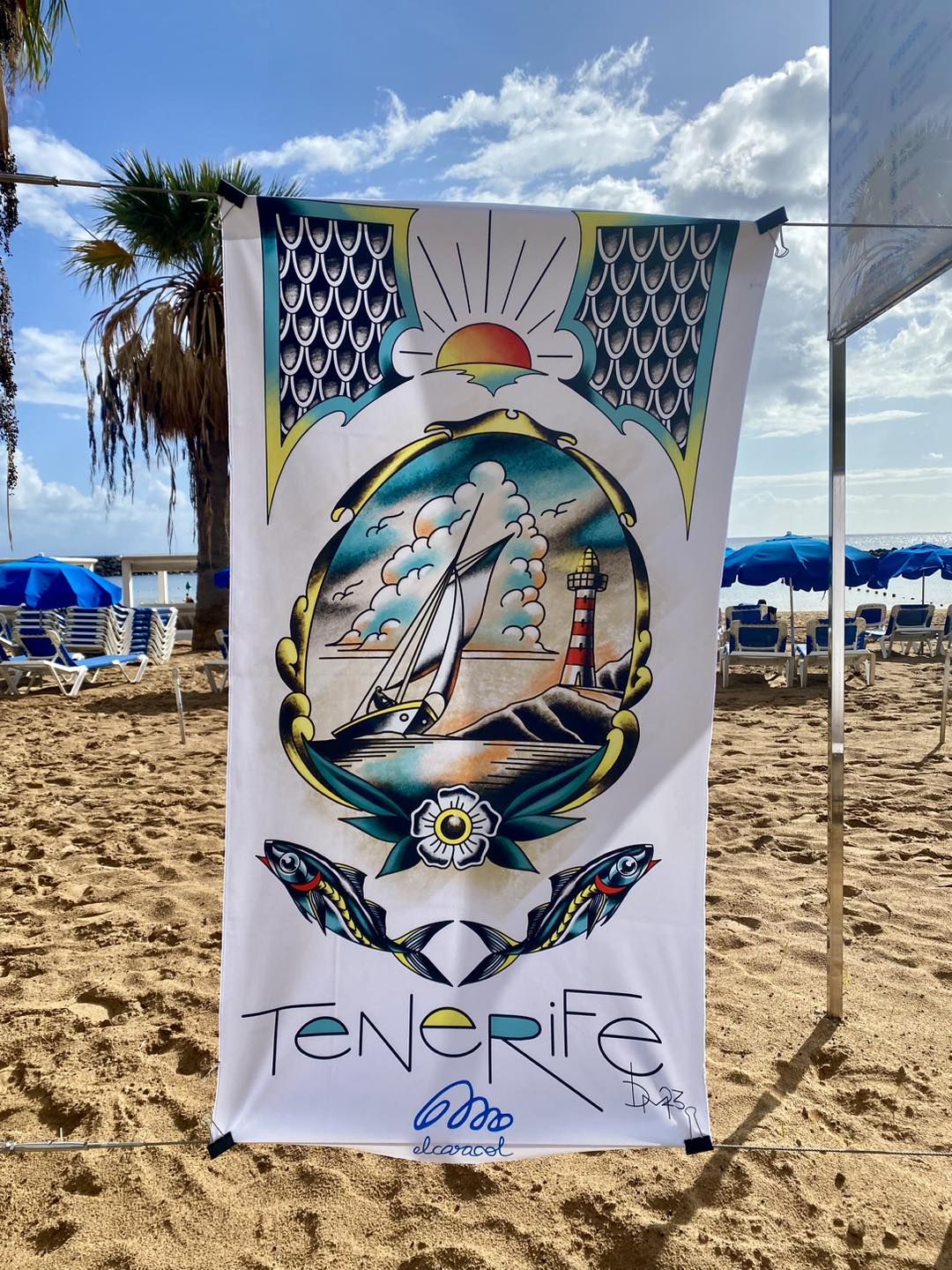 Exposición de toallas en Las Teresitas