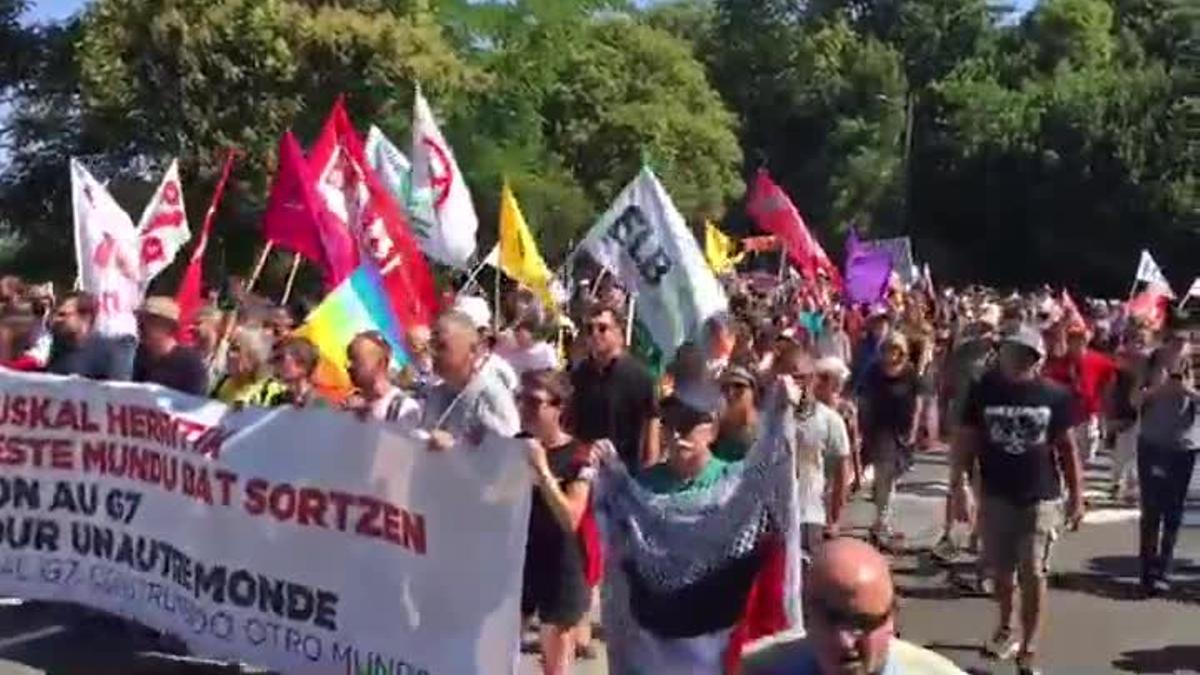 Manifestación en Irún y Hendaya contra el G7