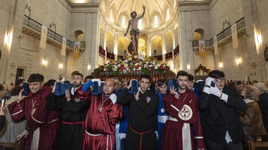 El Resucitado procesiona en la Concatedral