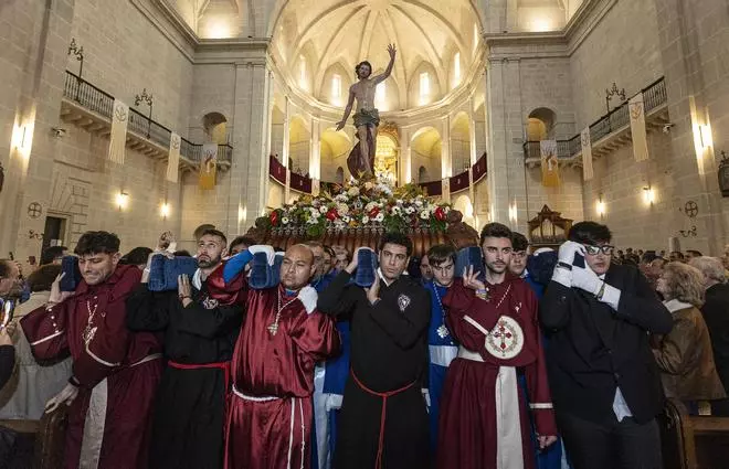 El Resucitado procesiona en la Concatedral