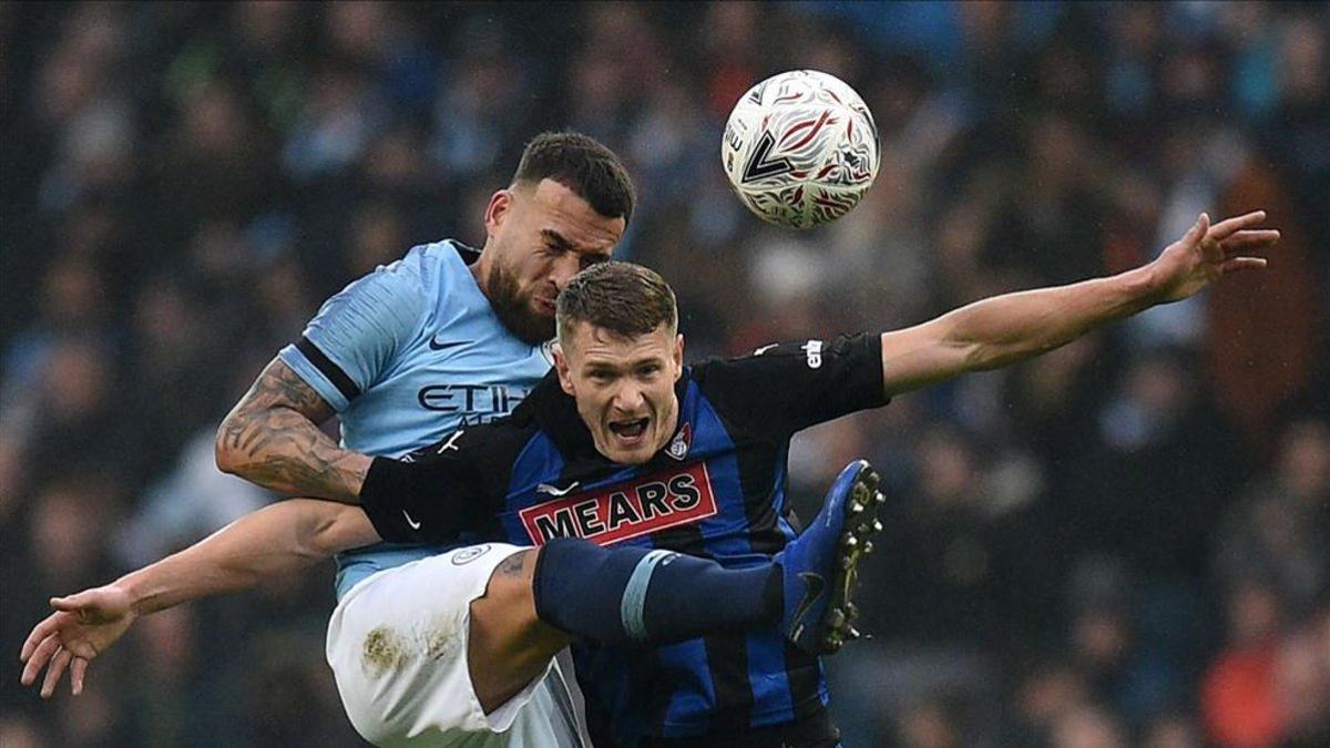 Nicolás Otamendi no está siendo fijo este curso en el City de Guardiola