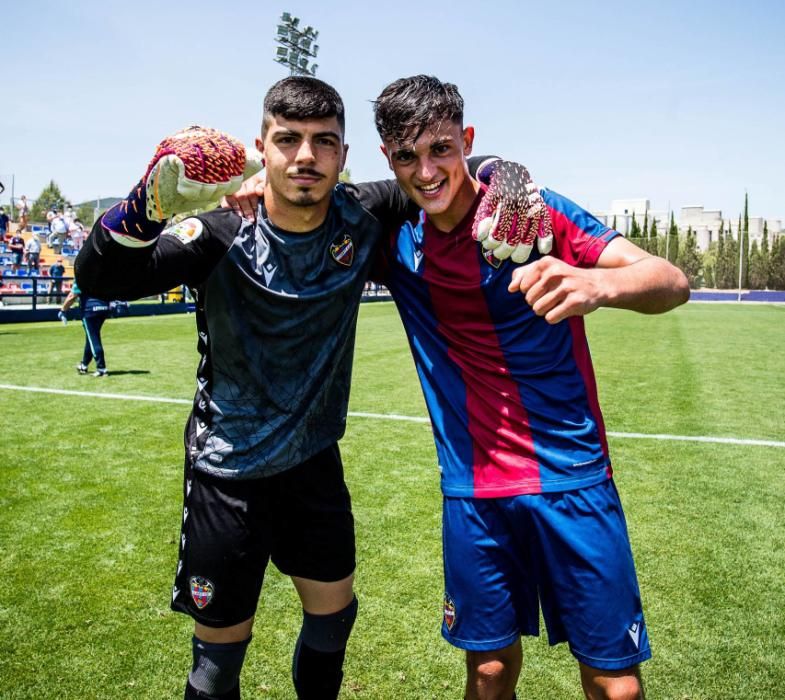 La celebración del Juvenil A del Levante UD tras ser campeones de liga ...