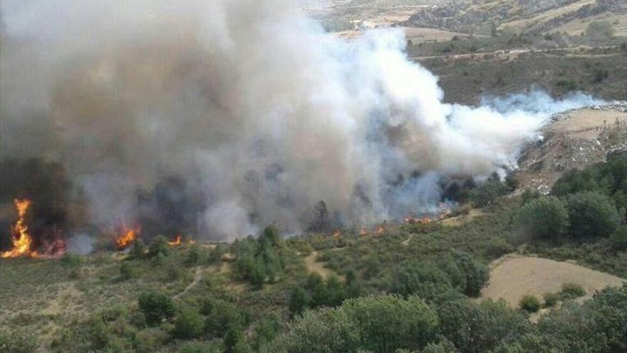 Prealerta roja por incendios forestales en zonas del centro y sur de Aragón