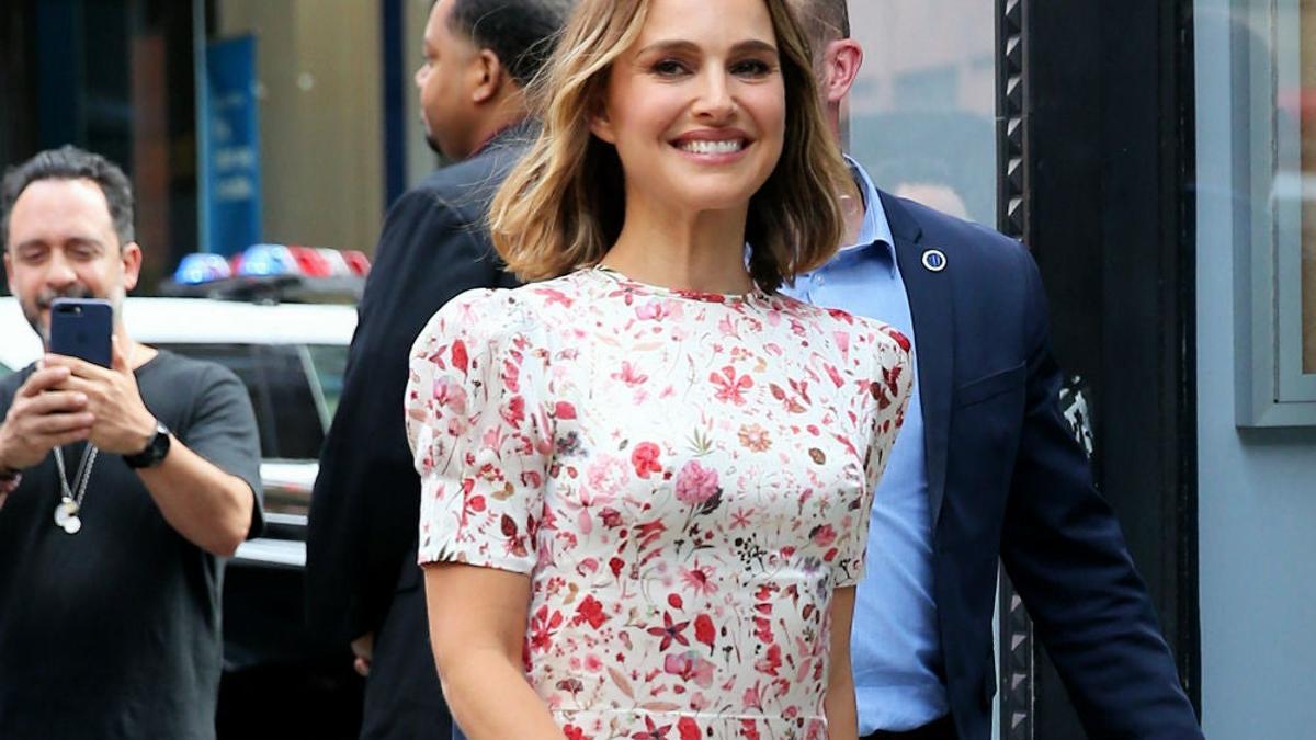 Te reconciliarás con los vestidos de flores después de ver este look de Natalie Portman