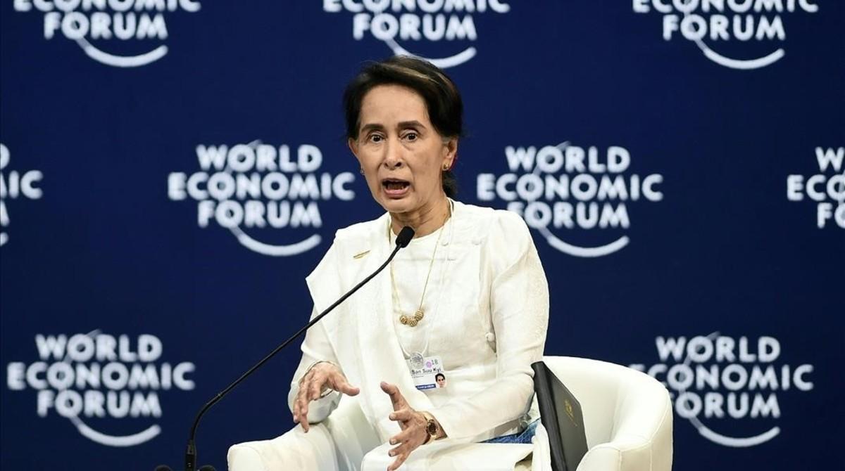 zentauroepp45014372 topshot   myanmar state counsellor aung san suu kyi speaks a180913103319