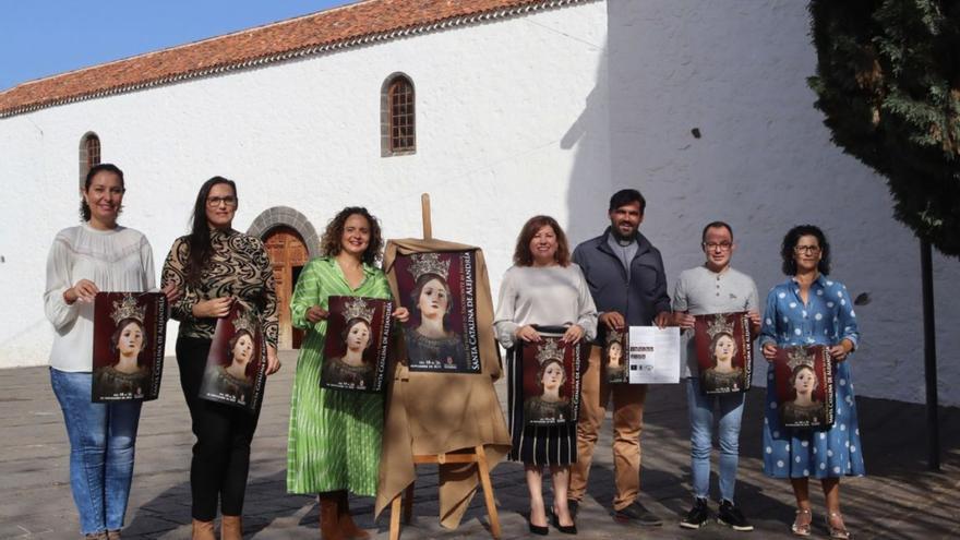 Presentación del programa y el cartel anunciados de las fiestas patronales, ayer. | | E.D.