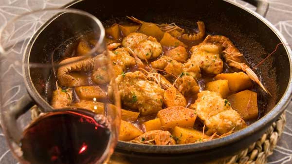 Romesco de rape con cigalas, uno de los platos clásicos de la carta del restaurante Balandra.