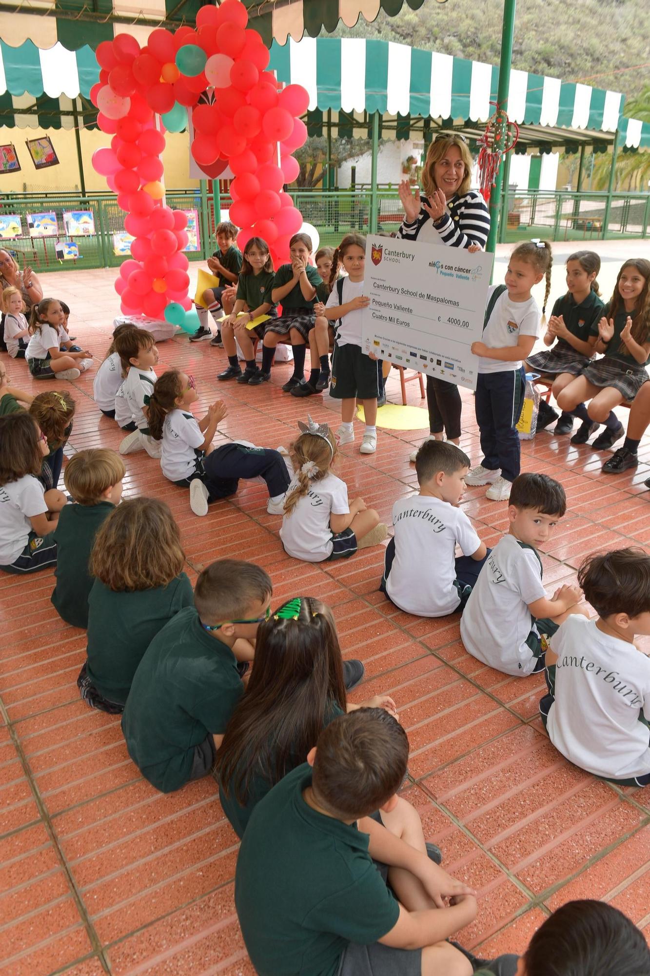 Subasta de un cuadro en el Canterbury School Maspalomas para ayudar a Pequeño Valiente