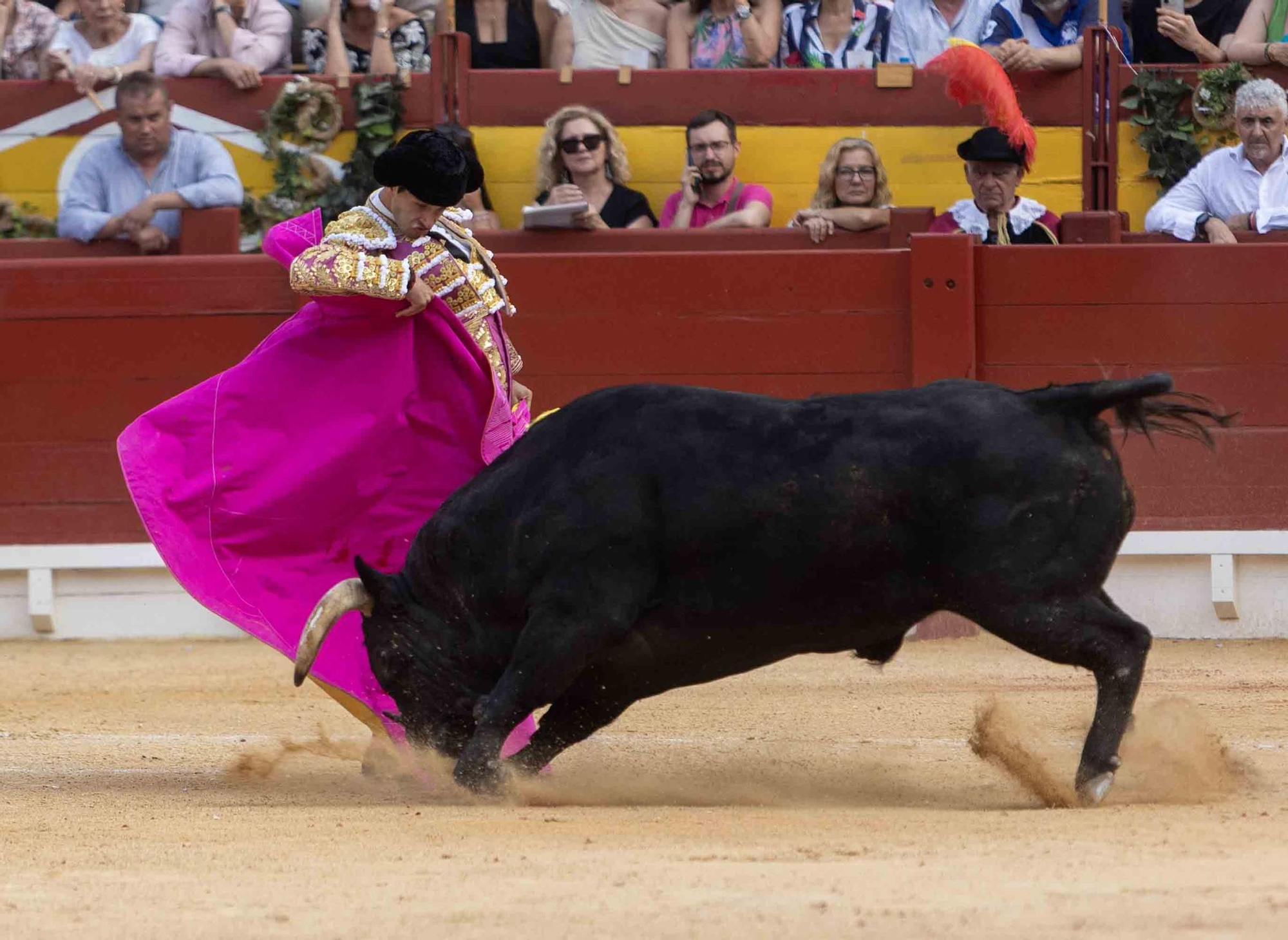 Manzanares, Roca Rey y Navalón no defraudan en la Feria de Hogueras 2025