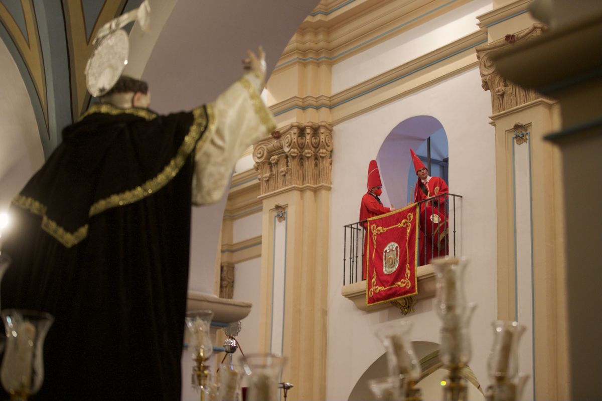 Los 'coloraos' de Murcia celebran el Miércoles Santo en la iglesia del Carmen tras la suspensión de la procesión