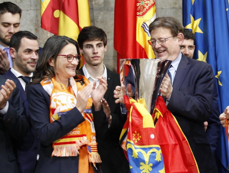 Celebración del triunfo en la Eurocup del Valencia Basket en València