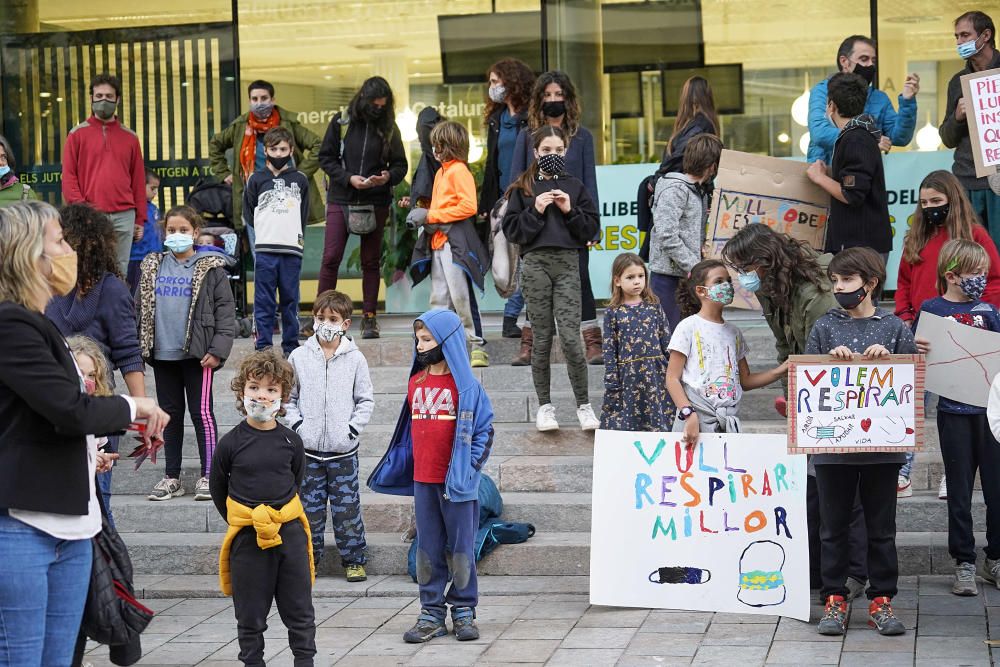 Protesta de pares per les mascaretes a GIrona