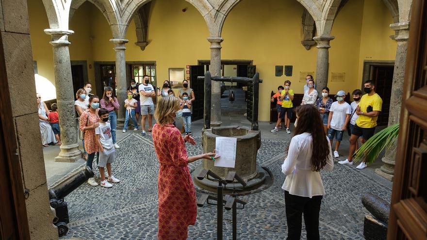 La Casa de Colón organiza el taller familiar ‘Buscadoras de estrellas’ adaptado a personas ciegas y con baja visión