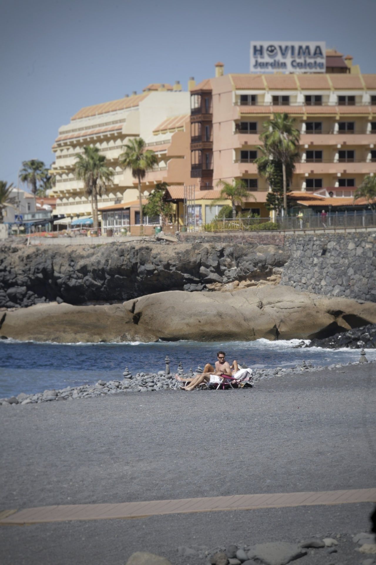 Actividad en el entorno del hotel H10 Costa Adeje un año después de su confinamiento