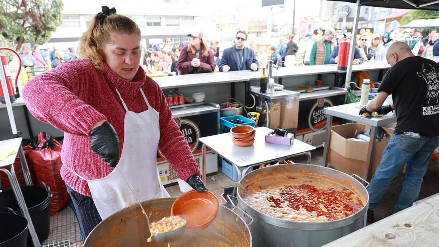 Bouzas celebra su Festa dos Callos con una afluencia multitudinaria