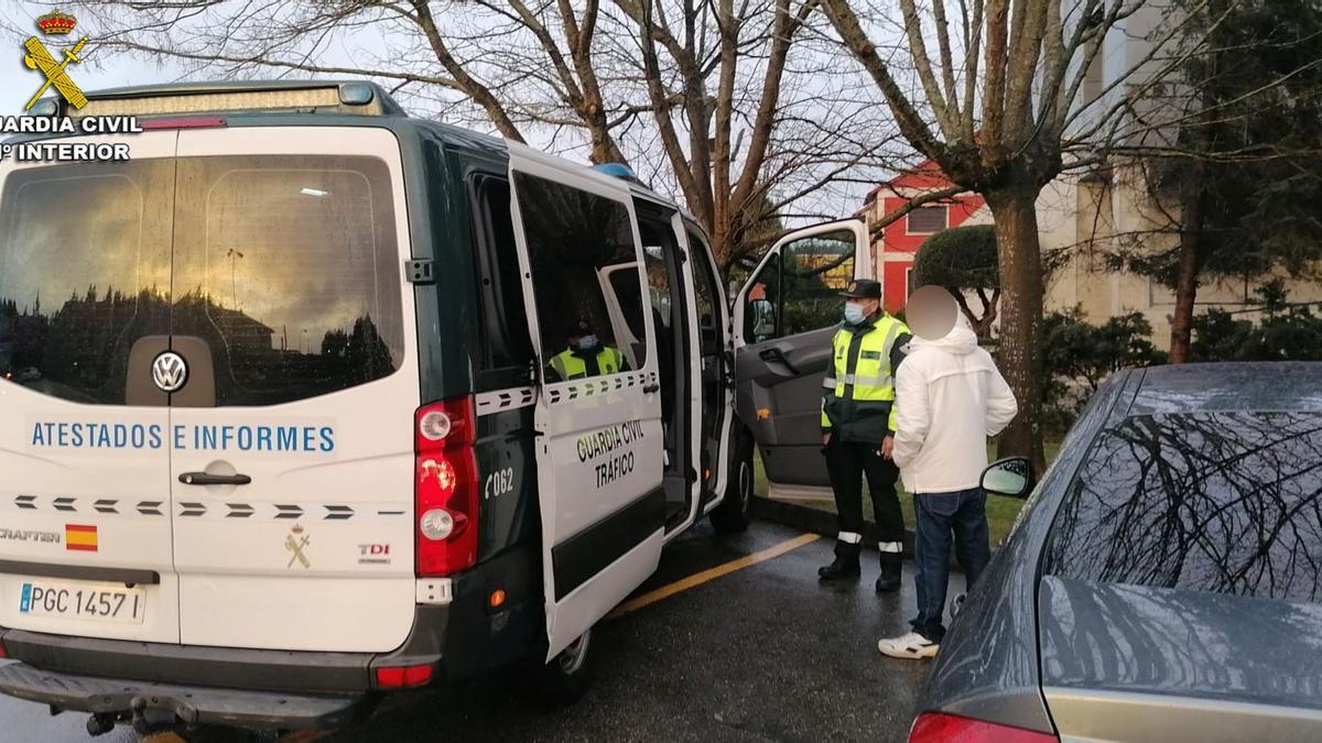 Control de la Guardia Civil en Sanxenxo