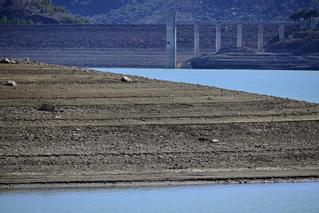La sequía agosta España: las reservas hídricas más bajas del milenio obligan a cerrar el grifo