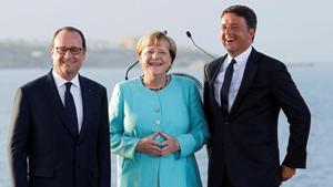 Hollande, Merkel y Renzi, en la cumbre que celebraron el 22 de agosto en la isla italiana de Ventotene. 