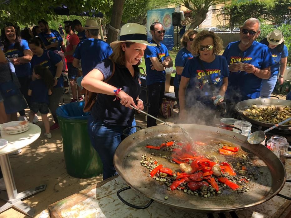 Mari Carmen Sánchez preparando el arroz