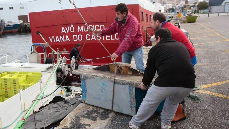 Desaparecen dos marineros en un naufragio en aguas de las islas Cíes