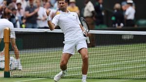 Djokovic obre la porta a la seva vuitena final de Wimbledon