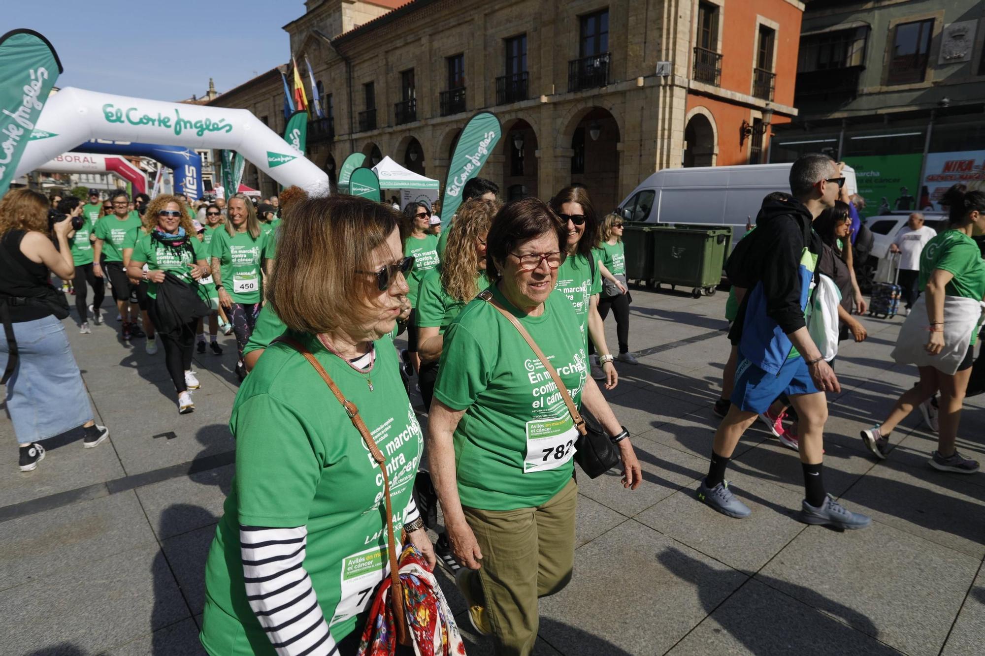EN IMAGENES: La "marea verde" de la marcha contra el cáncer de Avilés
