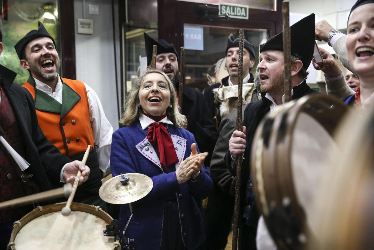 Cantares de Chigre en una sidrería de Gascona
