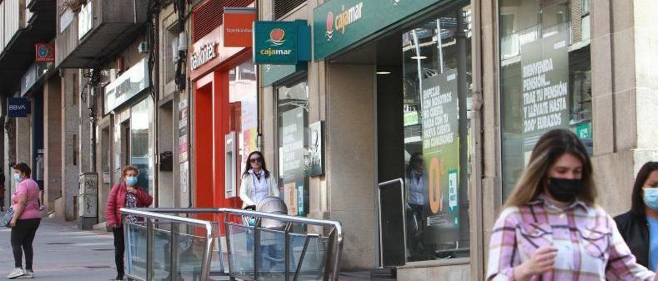 Tres entidades bancarias en números casi correlativos de la calle Juan XXIII.