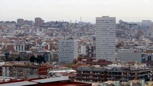 L’skyline de Santa Coloma, con los edificios cúbicos a primera línea. FOTO: ACN