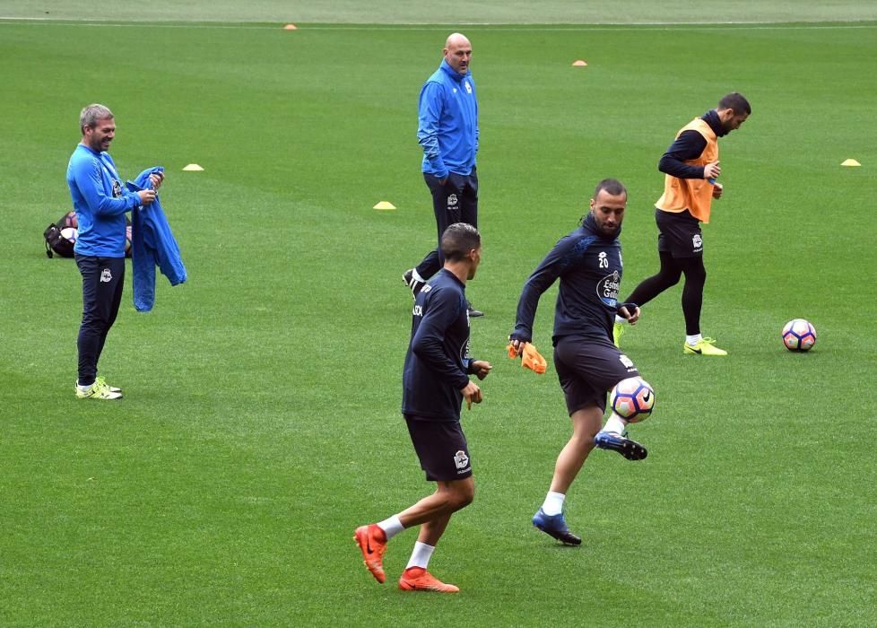 Entrenamiento del Deportivo a puerta cerrada en Ri