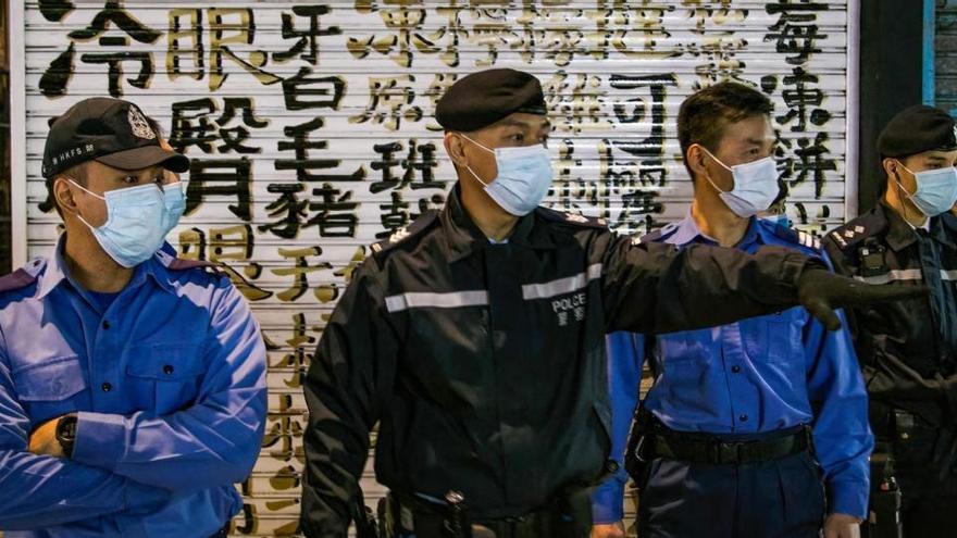 Personas con mascarillas en Hong Kong.
