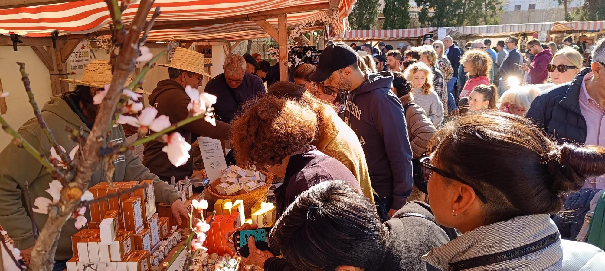 Son Servera | Las imágenes de la feria dedicara a la flor de almendro