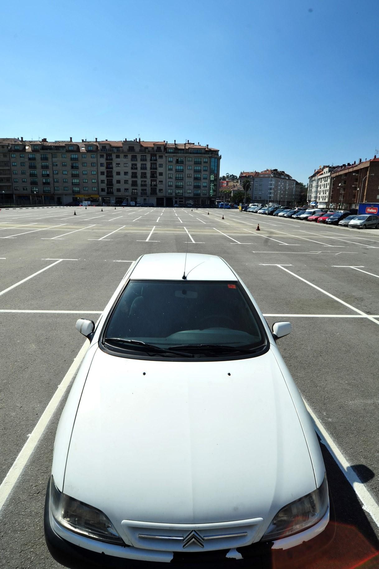 El aparcamiento de Fexdega (Vilagarcía), donde antes había un pantano.