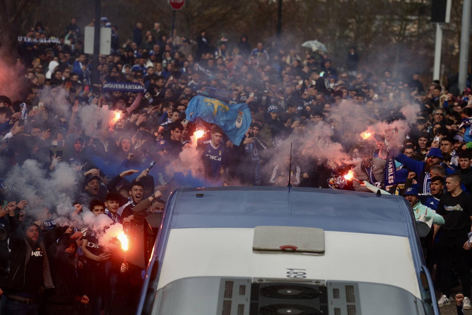 La afición del derbi asturiano en imágenes