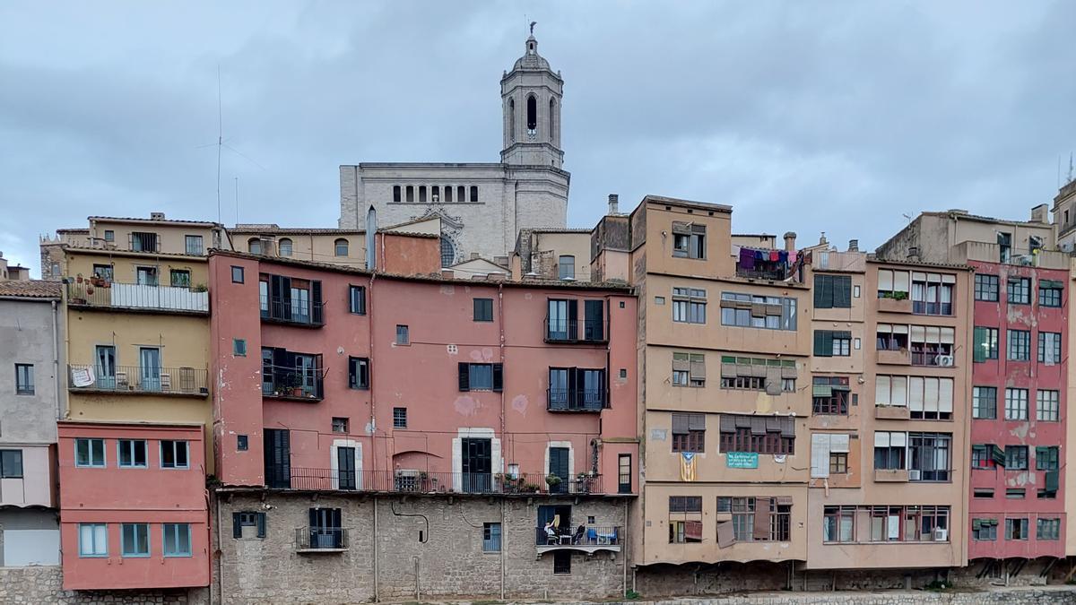 Reflexos de les cases a Girona