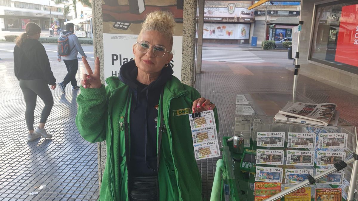 Rosa Sánchez ha vendido el cupón premiado en la puerta de El Corte Inglés.