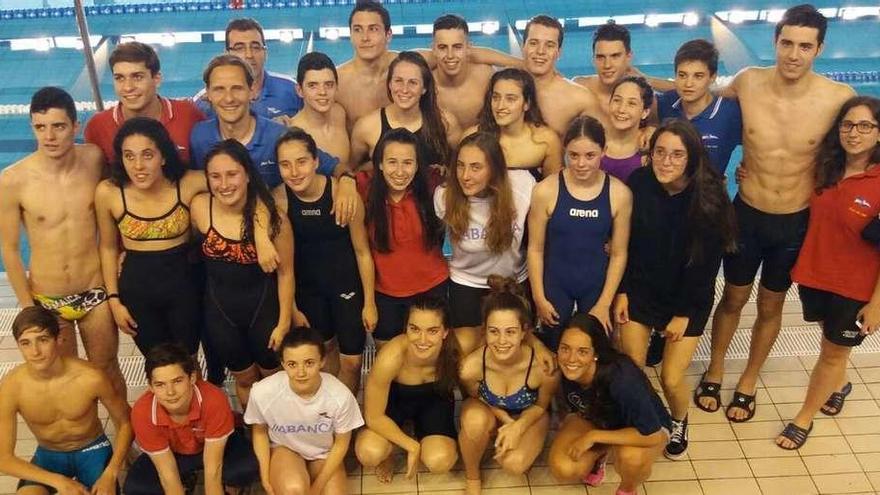 El equipo de natación del Club del Mar que el fin de semana consiguió la permanencia en División de Honor gallega.