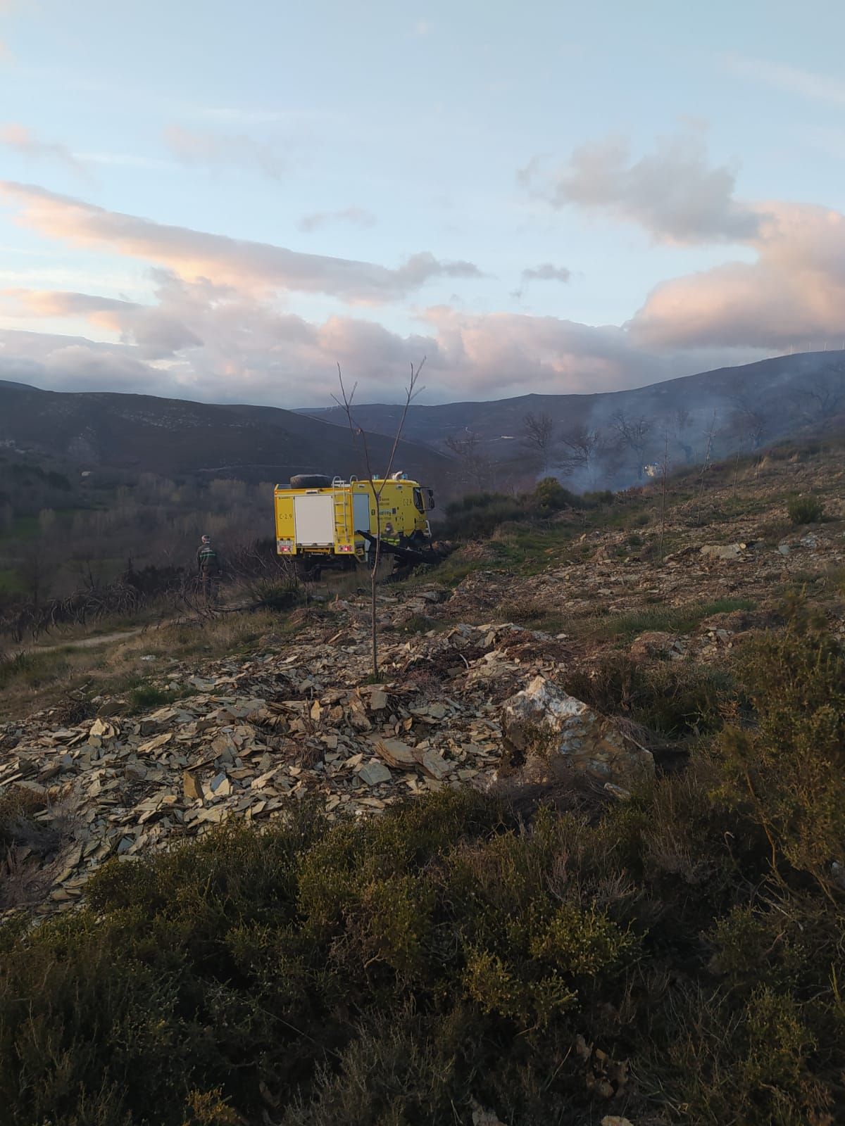 Extinción del incendio en Hermisende