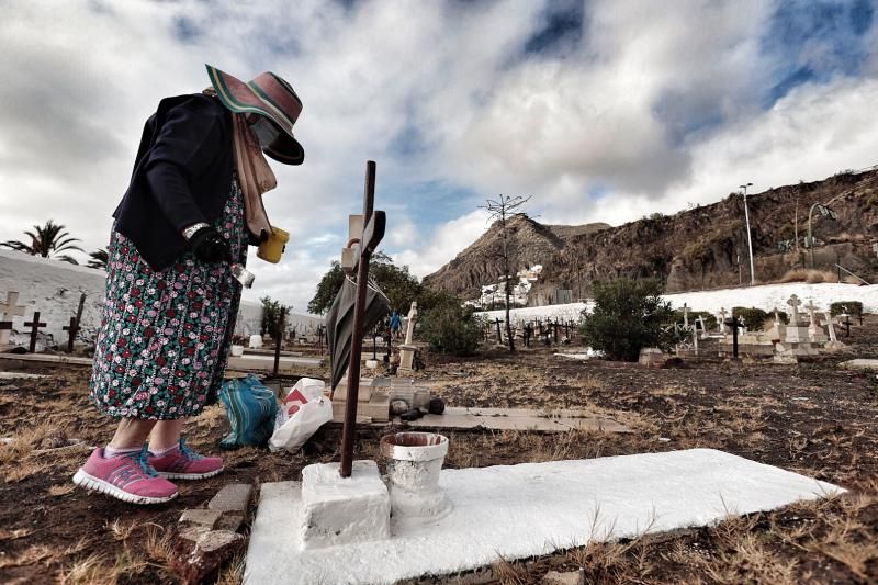 Reposición de cruces en el cementerio de San Andrés, en Santa Cruz de Tenerife.