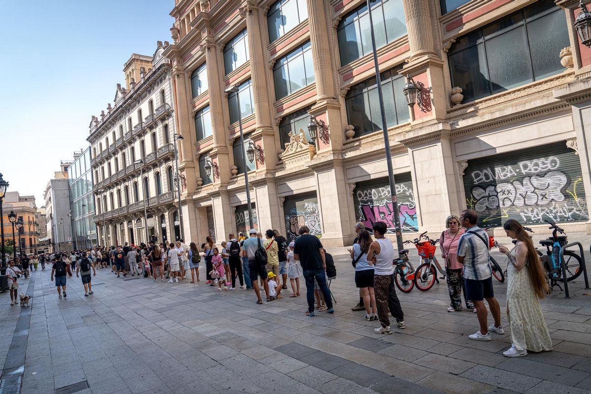 Colas masivas en Pop Mart por la llegada de Labubus a Barcelona