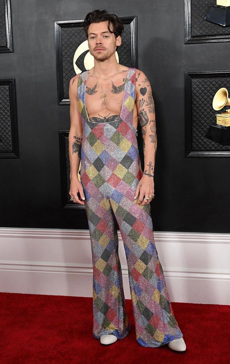 Harry Styles puso el punto de originalidad  en los Premios Grammy 2023 con un mono de Egonlab x Swarovski