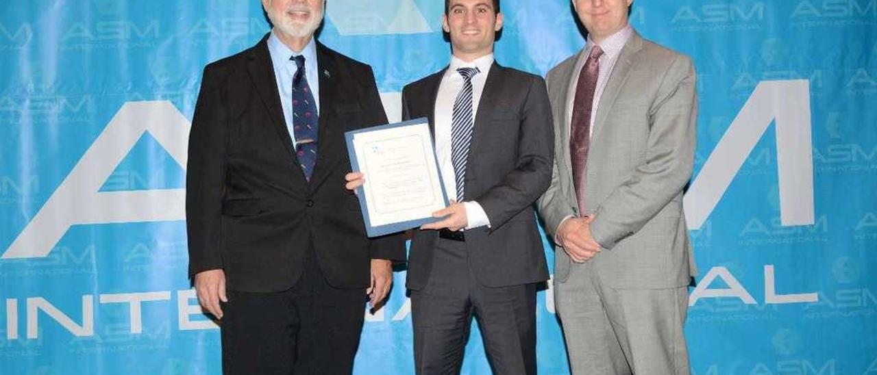 Emilio Martínez Pañeda, doctor por la Universidad de Oviedo, se convirtió en el primer español en recibir el &quot;Acta Student Award&quot; de la Sociedad Americana de Materiales.